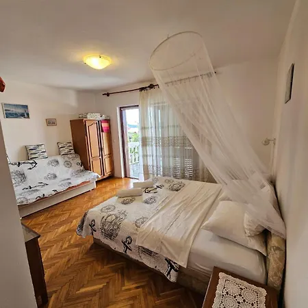 Nestor Apartment *