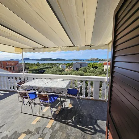 Nestor Apartment *