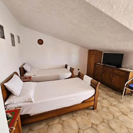 Nestor * Tribunj (Sibenik-Knin)