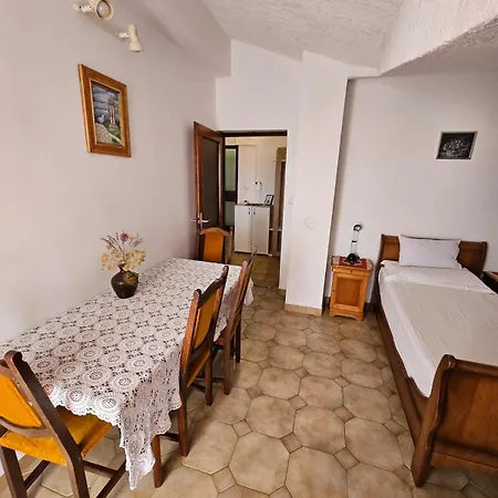 Nestor Apartment