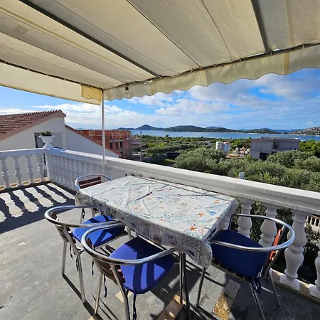 Nestor Apartment