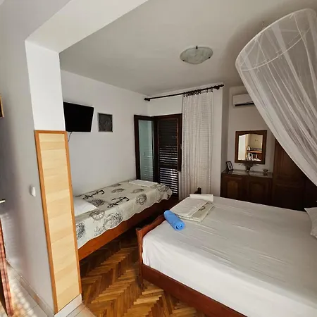 Apartment Nestor Tribunj (Sibenik-Knin)