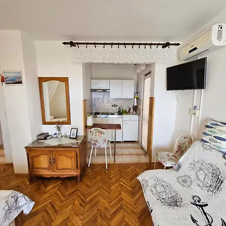 Nestor Apartment