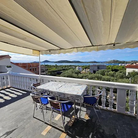 Nestor Apartment