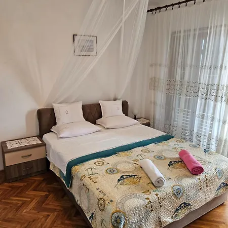 Nestor * Tribunj (Sibenik-Knin)
