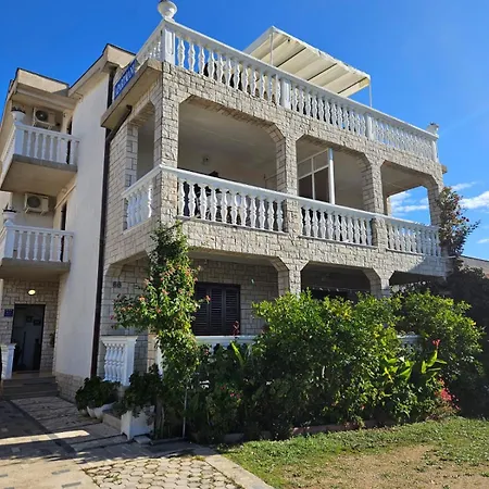 Nestor Apartment